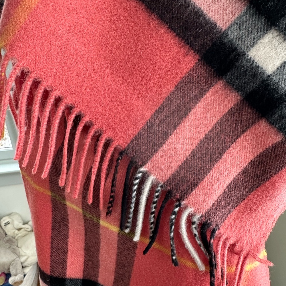 Burberry Classic Check Cashmere Scarf Salmon Pink - Picture 4 of 9